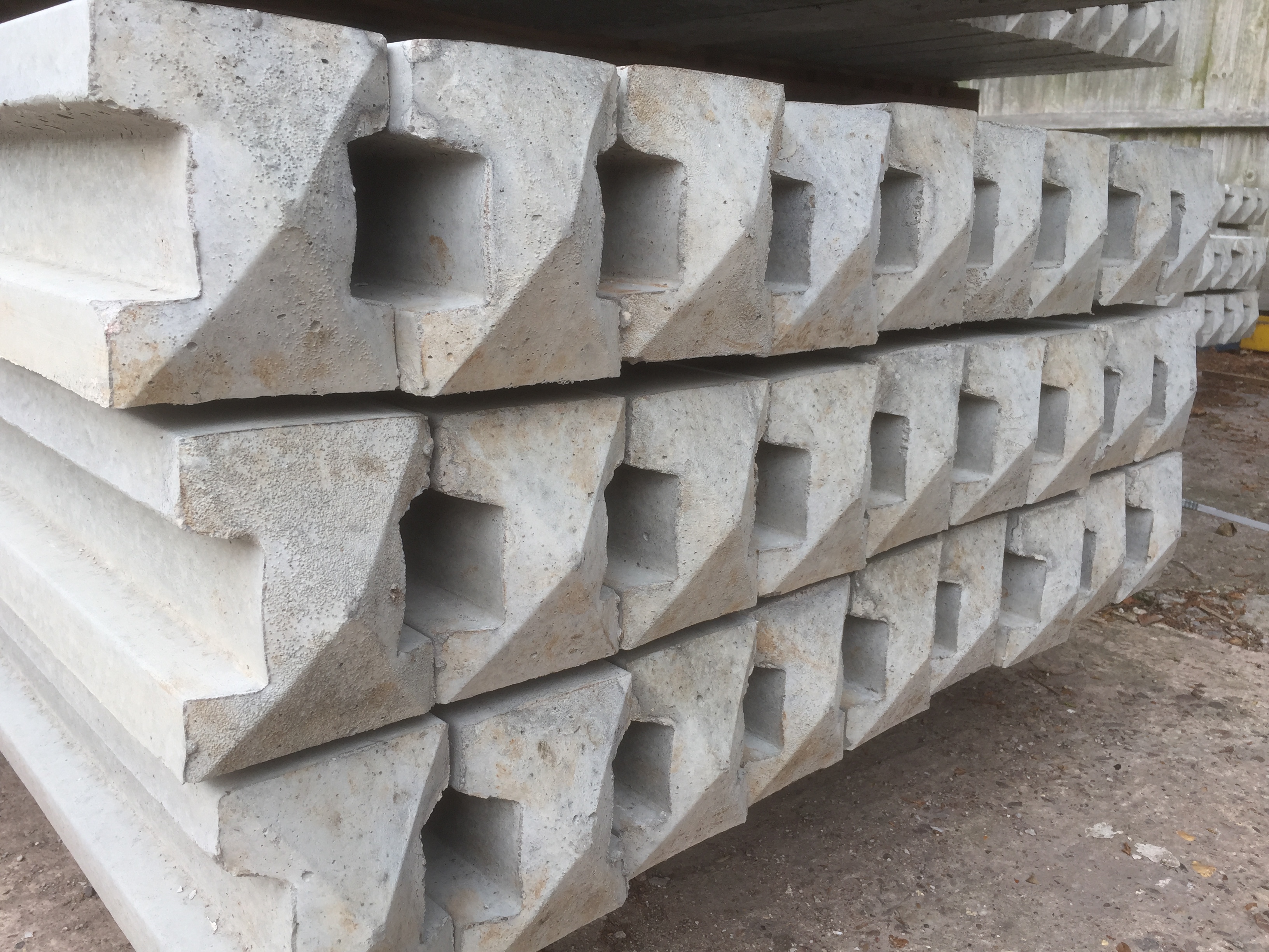 Concrete Slotted Fence Posts 6ft 8ft 9ft Steel Reinforced