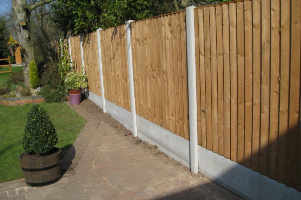 A garden on Birmingham with a long fence. The fence has close board fence panels.